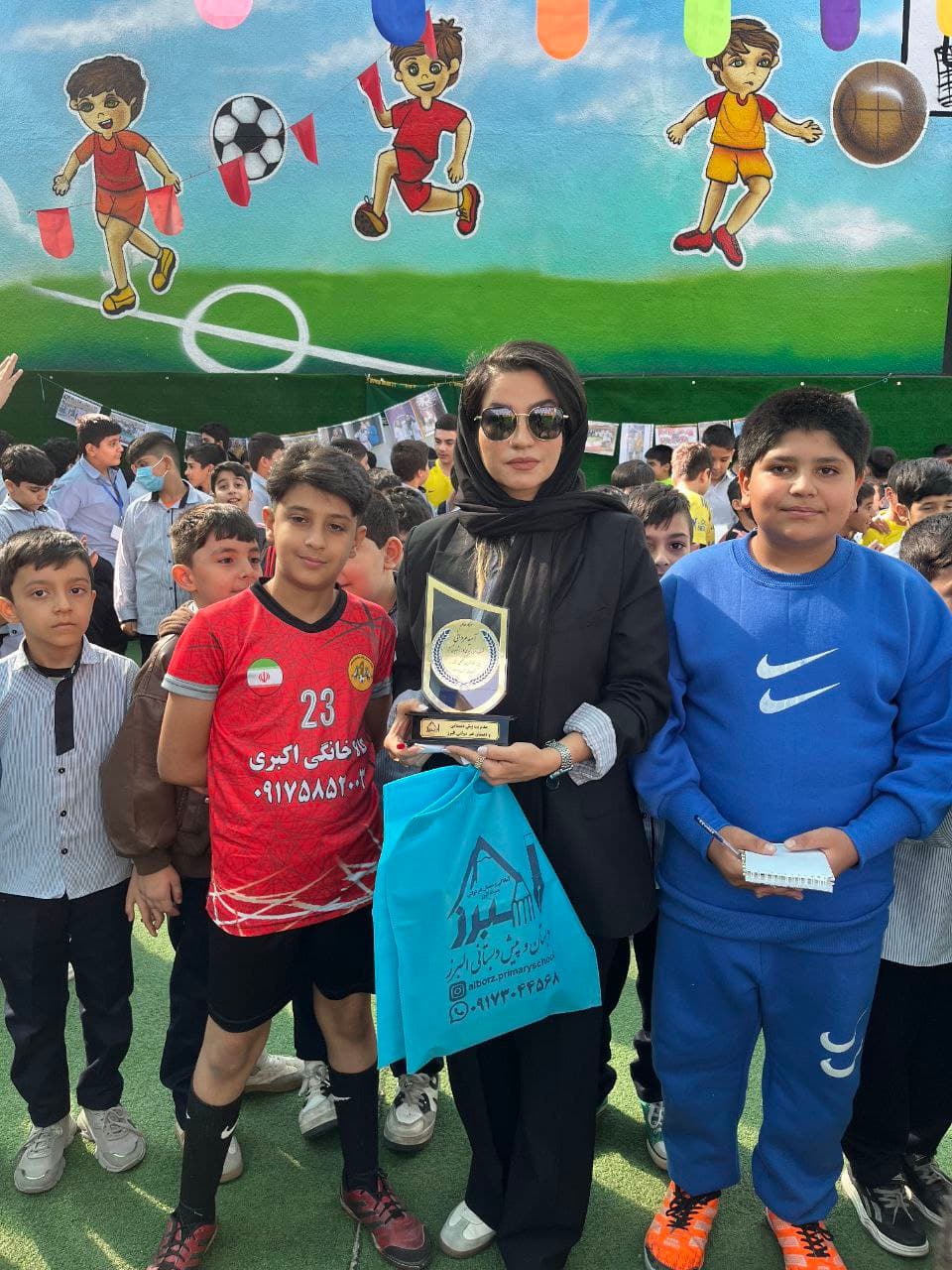 تجلیل از سرکار خانم آسیه و مژده مردانی قهرمان مسابقات کاراته المپیک در روز قهرمان ملی